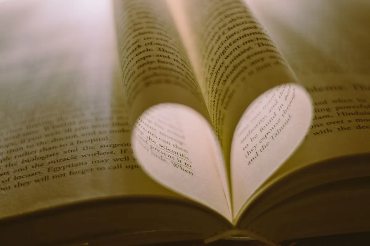 Romance Blurb Formula: How to Hook Readers Without Spoiling the HEA